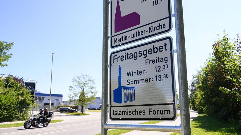 Hinweisschild Freitagsgebet Hinweisschild Freitagsgebet