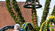 Warum zu Ostern die Brunnen geschm&uuml;ckt sind