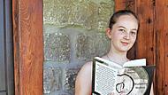 Die 15-Jährige, die sich Augusta Magnolia nennt, mit ihrem Erstlingswerk.