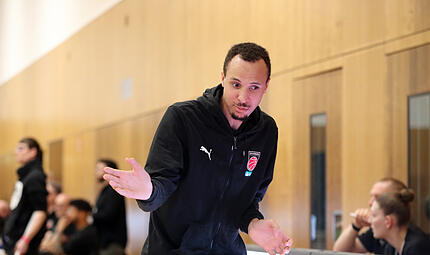 Baskets-Headcoach Samuel Gloser darf zwei talentierte Aufbauspielerinnen in seinem Team begrüßen. Baskets-Headcoach Samuel Gloser darf zwei talentierte Aufbauspielerinnen in seinem Team begrüßen.