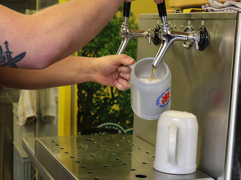Bei gutem Wetter werden im Landkreis Forchheim wieder hunderte Seidla in den Brauereien und auf den Bierkellern gezapft. Doch wie teuer ist der halbe Liter Bier heuer?