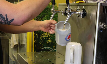 Bei gutem Wetter werden im Landkreis Forchheim wieder hunderte Seidla in den Brauereien und auf den Bierkellern gezapft. Doch wie teuer ist der halbe Liter Bier heuer?