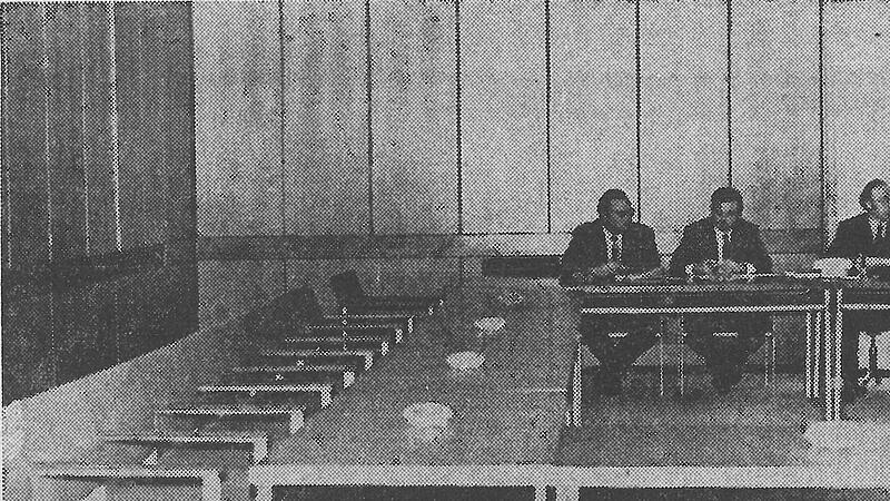Bürgermeister Hans Ort (CSU, rechts) mit seiner Verwaltungsspitze und auch die SPD-Räte warteten am 15. März 1973 auf die Ratsmitglieder der CSU - vergebens. Deren Fernbleiben ging als Skandal in die Stadtgeschichte ein.Forchheim & Fränkische Schweiz Bürgermeister Hans Ort (CSU, rechts) mit seiner Verwaltungsspitze und auch die SPD-Räte warteten am 15. März 1973 auf die Ratsmitglieder der CSU - vergebens. Deren Fernbleiben ging als Skandal in die Stadtgeschichte ein.Forchheim & Fränkische Schweiz