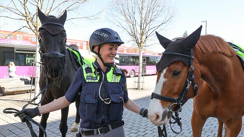 Reiterstaffel im Brennpunktviertel im Einsatz Reiterstaffel im Brennpunktviertel im Einsatz