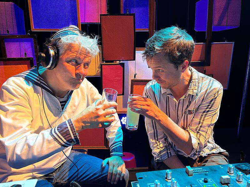 Gut aufgelegt: Matthias Straub (links) und Benjamin H&uuml;bner bei Straubs Musikladen in der Reithalle Coburg