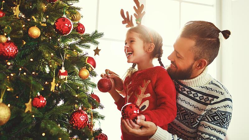 Getrennt lebende Eltern teilen die Weihnachtstage oftmals auf.