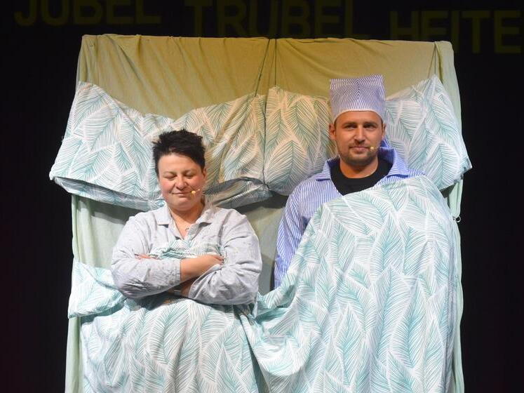 „Bettgeschichten“ mit Diana Unleber und Florian Hahn. „Bettgeschichten“ mit Diana Unleber und Florian Hahn.