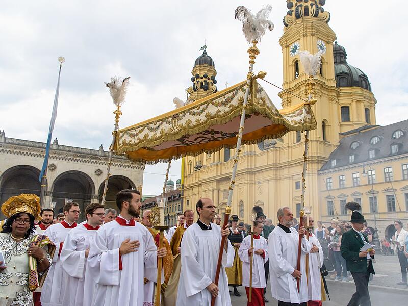 Prozession zu Fronleichnam in M&uuml;nchen