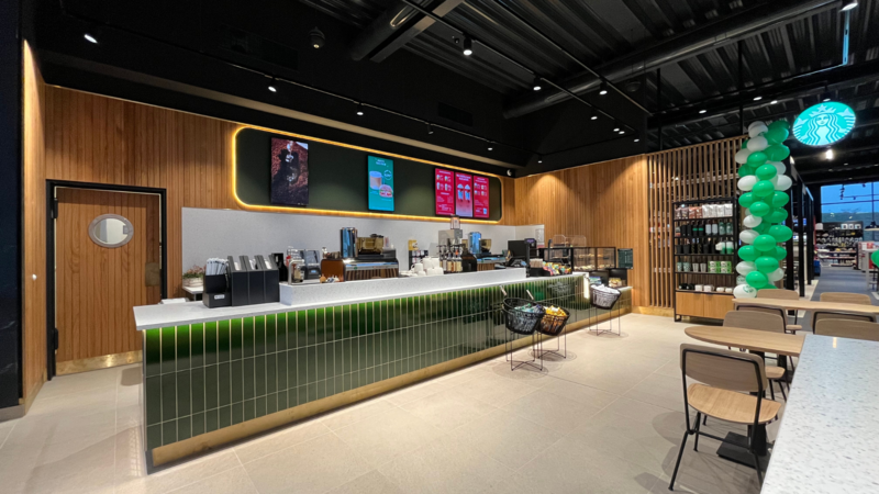 Starbucks hat eine neue Filiale in der Raststätte Aurach Süd an der A3 bei Herzogenaurach/Erlangen eröffnet. Starbucks hat eine neue Filiale in der Raststätte Aurach Süd an der A3 bei Herzogenaurach/Erlangen eröffnet.