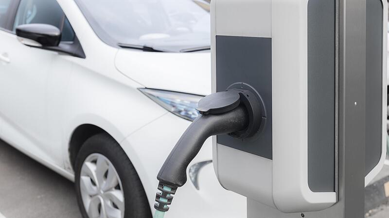 aden verboten? In der Schweiz wird im Falle einer Stromknappheit im Winter auch &uuml;ber Fahrverbote f&uuml;r Elektroautos diskutiert.