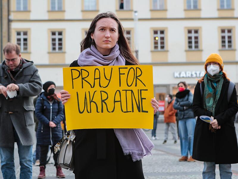 Auch in Bamberg versammeln sich am Donnerstagabend Menschen zu einer Kundgebung gegen den Krieg in der Ukraine.