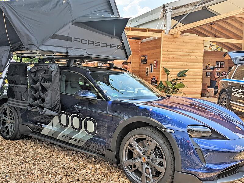 Sportwagen bei der Offroad-Messe