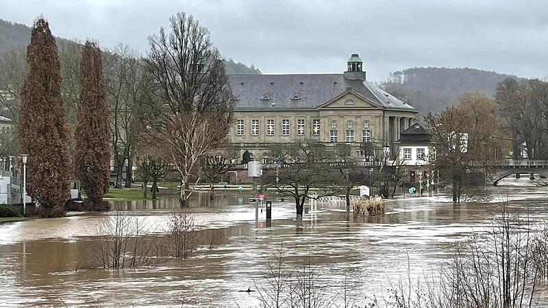 Um 15 Uhr am Nachmittag belegt der Pegelstand am Regentenbau in Bad Kissingen 3,40 Meter (Meldestufe zwei).