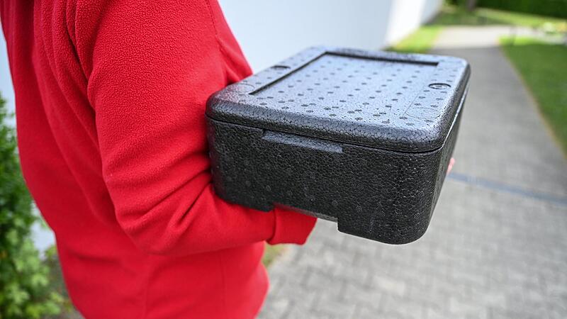 Im Landkreis Forchheim gibt es Essen auf R&auml;dern von Institutionen wie Caritas, Diakonie, Bayerischem Roten Kreuz, Arbeiterwohlfahrt oder Malteser. Doch die Touren der Fahrer m&uuml;ssen auch wirtschaftlich tragf&auml;hig sein.Forchheim & Fr&auml;nkische Schweiz