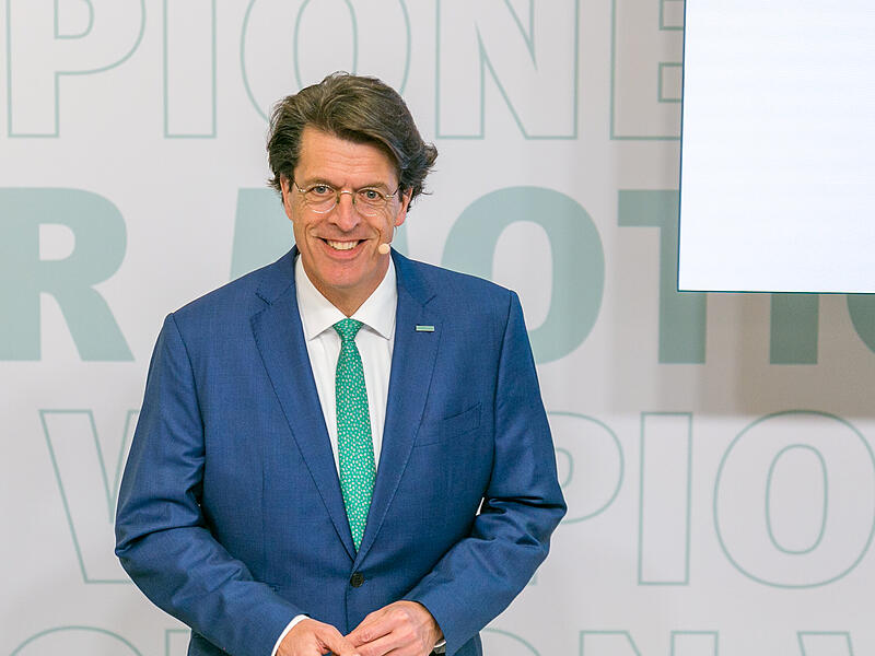 Grund zur Freude f&uuml;r Schaeffler-CEO: Das sogenannte Ergebnisbereinigungsprogramm bringe schneller  Ergebnisse als gedacht. Ein Baustein davon: Der Abbau von weltweit 4700 Stellen.