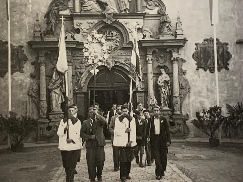 Wallfahrt 1952: Auszug aus der Kirche in Dettelbach