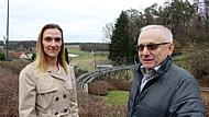 B&uuml;rgermeister Helmut Lottes tritt im Juli 2023 als B&uuml;rgermeister zur&uuml;ck. Unser Foto zeigt ihn mit Michaela Wagner  im Februar 2020 vor der   Sommerrodelbahn auf dem  Vestenbergsgreuther Keller.