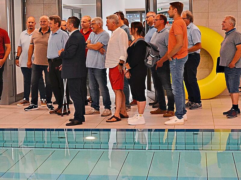 Rund 20.000 Schüler haben im Lehrschwimmbecken – eine weitere Investition der Gemeinde Ahorn – im vergangenen Jahr schwimmen gelernt. Gabi Bertram Rund 20.000 Schüler haben im Lehrschwimmbecken – eine weitere Investition der Gemeinde Ahorn – im vergangenen Jahr schwimmen gelernt. Gabi Bertram