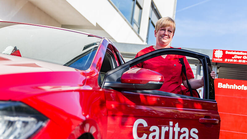 Caritas Sozialstation EbermannstadtForchheim & Fränkische Schweiz Sind sie mobil, Pflegeprofis und unverzichtbar: Ambulante Pflegedienste leisten einen unschätzbaren Wert für die (alternde) Gesellschaft im Landkreis Forchheim. Nun stehen wichtige Fördergelder auf dem Prüfstand.