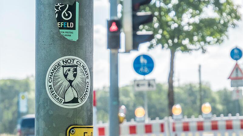 Aufkleber wie dieser sorgen in Kronach f&uuml;r Unmut.