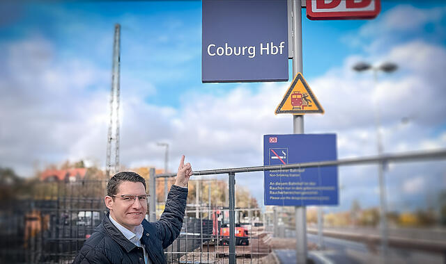 Neues Schild: Wird aus Bahnhof Coburg ein Hauptbahnhof Neues Schild: Wird aus Bahnhof Coburg ein Hauptbahnhof