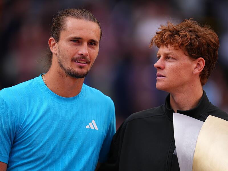 Alexander Zverev (l) und Jannik Sinner