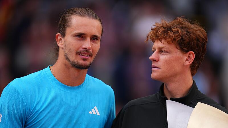 Alexander Zverev (l) und Jannik Sinner