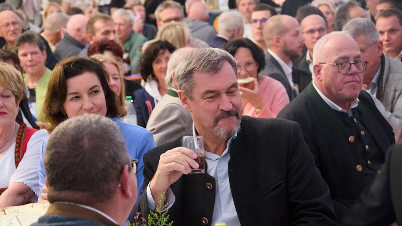 Die Bad Br&uuml;ckenauer Polizei sicherte die Feier 60 Jahre CSU Schondra mit Ministerpr&auml;sident Markus S&ouml;der.