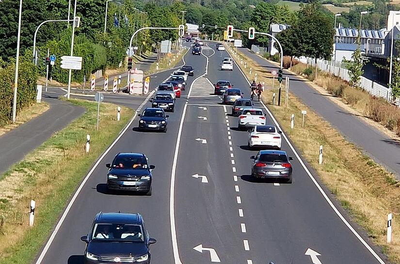 Selbst au&szlig;erhalb der Sto&szlig;zeiten herrscht oft Hochbetrieb auf der Bundesstra&szlig;e 173/303.