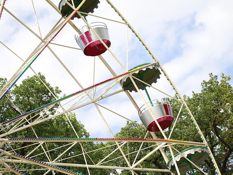 Immer eine Attraktion: Das Riesenrad auf dem Annafest.