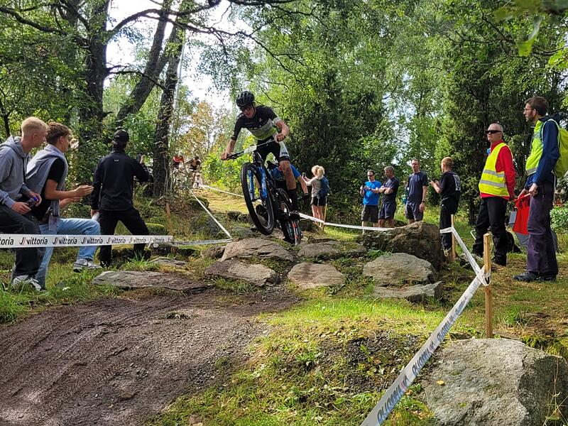 Elias Hückmann fuhr in Wombach zu seinem zweiten deutschen Meistertitel in Folge. Elias Hückmann verteidigte seinen Titel bei der Deutschen Jugendmeisterschaft im Cross-Country-Mountainbike.