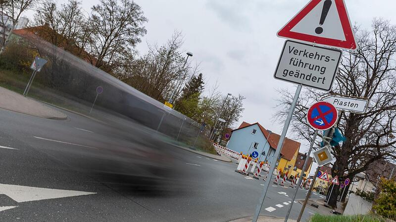 Anwohner  &auml;chzen seit Monaten  wegen der gesperrten Piastenbr&uuml;cke. Weil die auch &uuml;bers Annafest zu bleibt, bef&uuml;rchten sie Schlimmes. Einen Vorgeschmack darauf k&ouml;nnte bereits die Kellerwald-Er&ouml;ffnung liefern.Forchheim & Fr&auml;nkische Schweiz