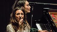 Klavier-Duo mit Gesangs-Qualität: Die Queenz of Piano mit Jennifer Rüth (im Vordergrund) und Ming gastierten beim Coburger „Verein“.
