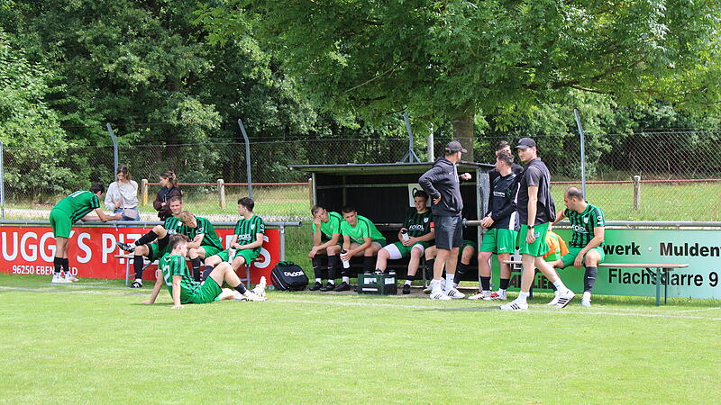 Ernüchterung macht sich breit: Der TSV Neukenroth nach der 0:4-Schlappe in Oberhaid.