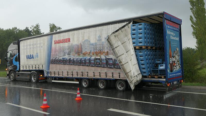 Bierlaster verliert Ladung