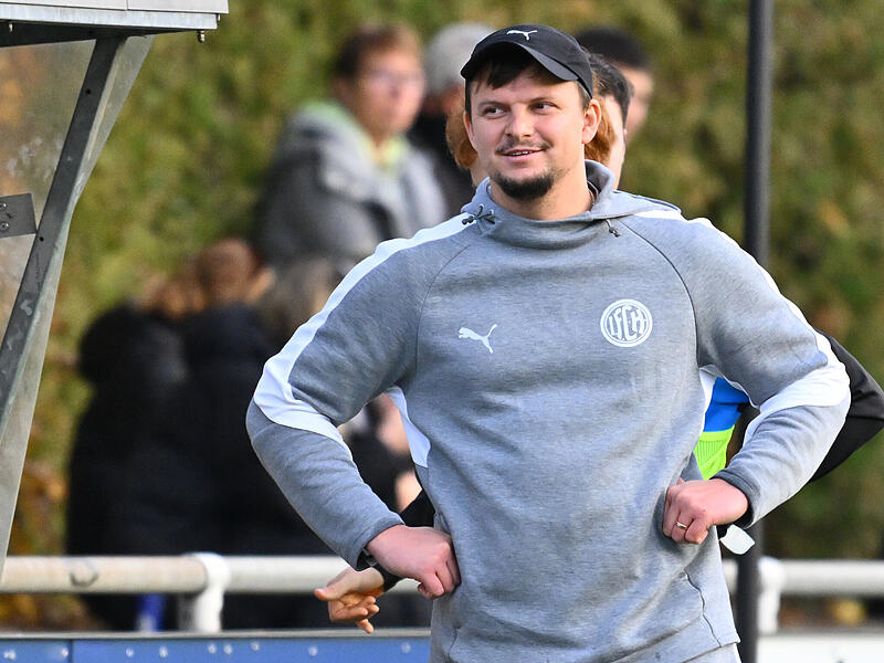 Kann sich über eine bisher sehr erfolgreiche Premierensaison freuen: Jan Gräßel und sein 1. FC Herzogenaurach überwintern auf Platz 2 der Bezirksliga Mittelfranken Nord.