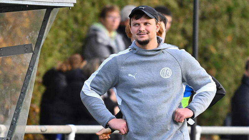 Kann sich &uuml;ber eine bisher sehr erfolgreiche Premierensaison freuen: Jan Gr&auml;&szlig;el und sein 1. FC Herzogenaurach &uuml;berwintern auf Platz 2 der Bezirksliga Mittelfranken Nord.