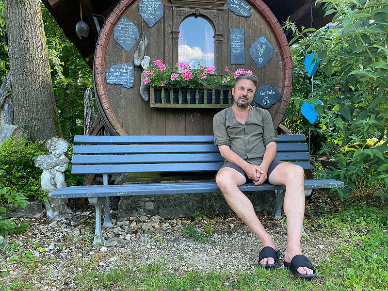 Marcel Peter in seinem Garten in HardtForchheim & Fr&auml;nkische Schweiz