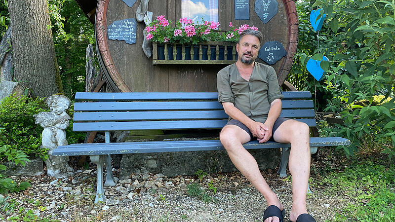Marcel Peter in seinem Garten in HardtForchheim & Fr&auml;nkische Schweiz