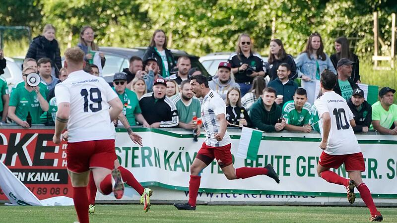&Uuml;mit Kilic schreit seine Freude &uuml;ber sein 1:0-F&uuml;hrungstor vor dem Fanblock des SV Haarbr&uuml;cken heraus.