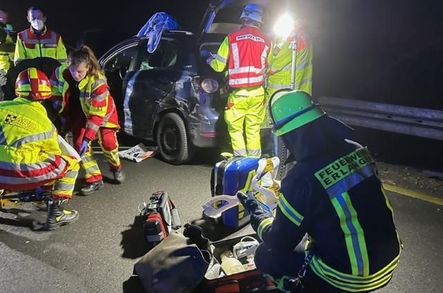 Der Autofahrer wurde bei dem Unfall schwer verletzt.
