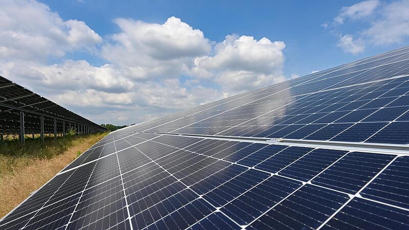 Bei Neuenmarkt sollen k&uuml;nftig Photovoltaikanlagen auf den Fl&auml;chen errichtet werden, die bisher als landwirtschaftliche Fl&auml;chen f&uuml;r die Biogasanlage genutzt wurden, die ihren Betrieb im letzten Jahr eingestellt hat.