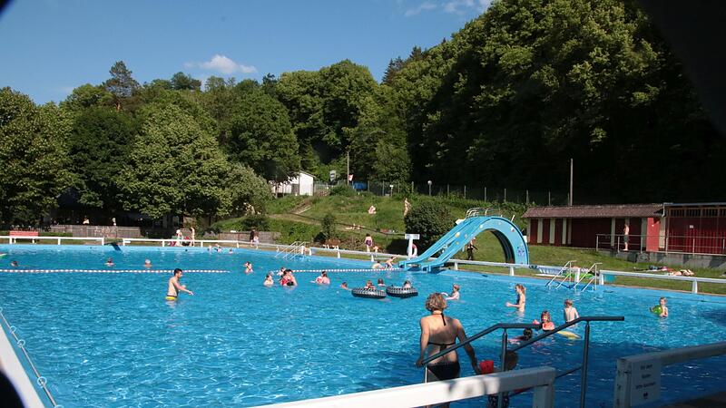 Ab 2026 soll wieder Betrieb auch im Freibad in Streitberg herrschen.Forchheim & Fr&auml;nkische Schweiz