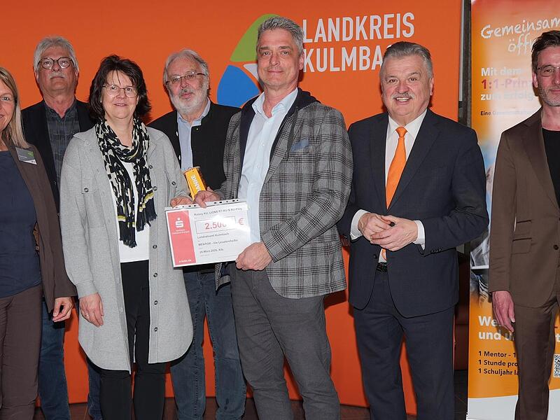Von links: Claudia Keller (Projektverantwortliche), Horst Hohenner (Vorsitzender Rotary Kulmbach), Heike S&ouml;llner (Leiterin Ehrenamtsmanagement und Kulturf&ouml;rderung), Manfred Gareis (Stellvertretender Vorsitzender Lions Bayreuth-Kulmbach), Jochen Ha...