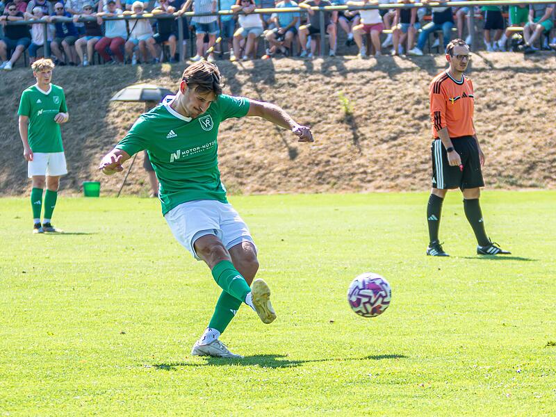 Der VfR Katschenreuth um Fabio Konrad empf&auml;ngt am Samstag einen Tabellennachbarn.