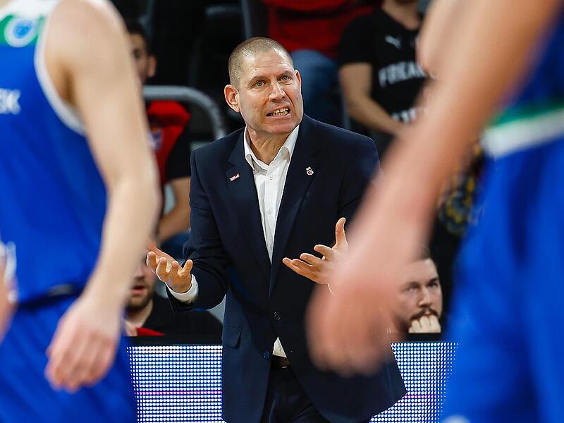 Brose-Trainer Oren Amiel musste am Ende noch um den Sieg bangen. „Wir haben gewonnen, das ist die Hauptsache“, sagte der Israeli hinterher.