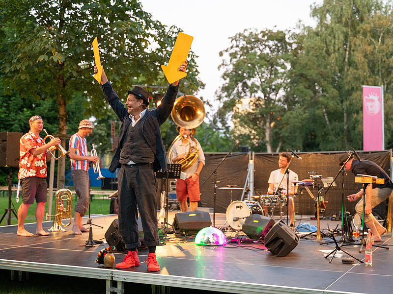ZirkArt Festival Forchheim / Eröffnungsgala 8.9.2023 / This Maag (CH)ZirkArt-Festival Forchheim 2023 ZirkArt Festival Forchheim / Eröffnungsgala 8.9.2023 / This Maag (CH)ZirkArt-Festival Forchheim 2023