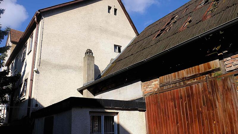 Auf dem ehemaligen Schaub-Anwesen in Wirmsthal soll ein Dorfgemeinschaftshaus entstehen. Verschiedene Planungsvarianten dafür werden bei einer Bürgerversammlung am Donnerstag, 26. Juli vorgestellt.