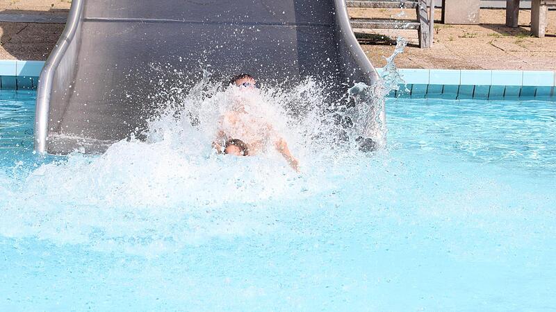 Wasserspaß gehört im Sommer einfach dazu. Im Landkreis Haßberge dürfte es mit dem Betrieb im Juli losgehen. Darauf hoffen jedenfalls die Bademeister. Sie stehen jetzt schon in den Startlöchern.