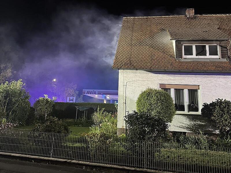 In Effeltrich (Landkreis Forchheim) hat es am Donnerstag gebrannt. Einer 43-jährigen Hausbewohnerin wird versuchter Mord in zwei Fällen sowie schwere Brandstiftung vorgeworfen.
